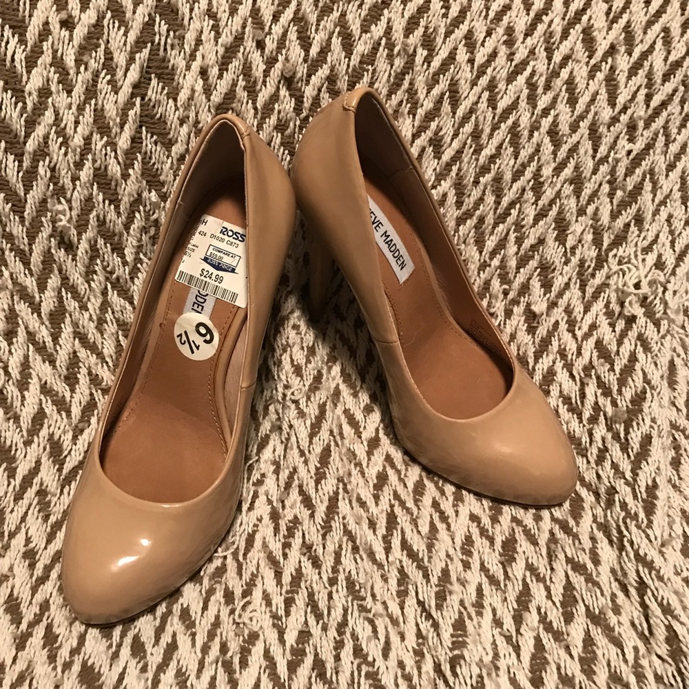 🔥Simple Nude heels🔥